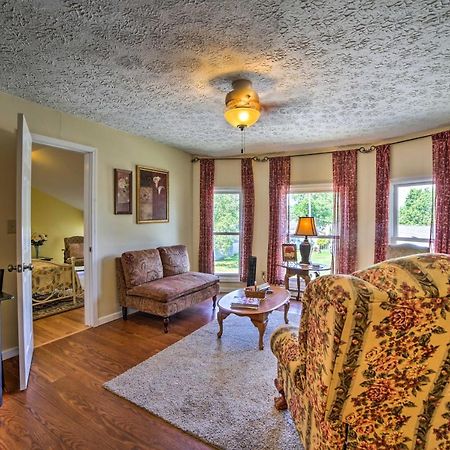 Explore Lake Erie And Strip From Quaint Apartment! جينيفا أن ليك المظهر الخارجي الصورة